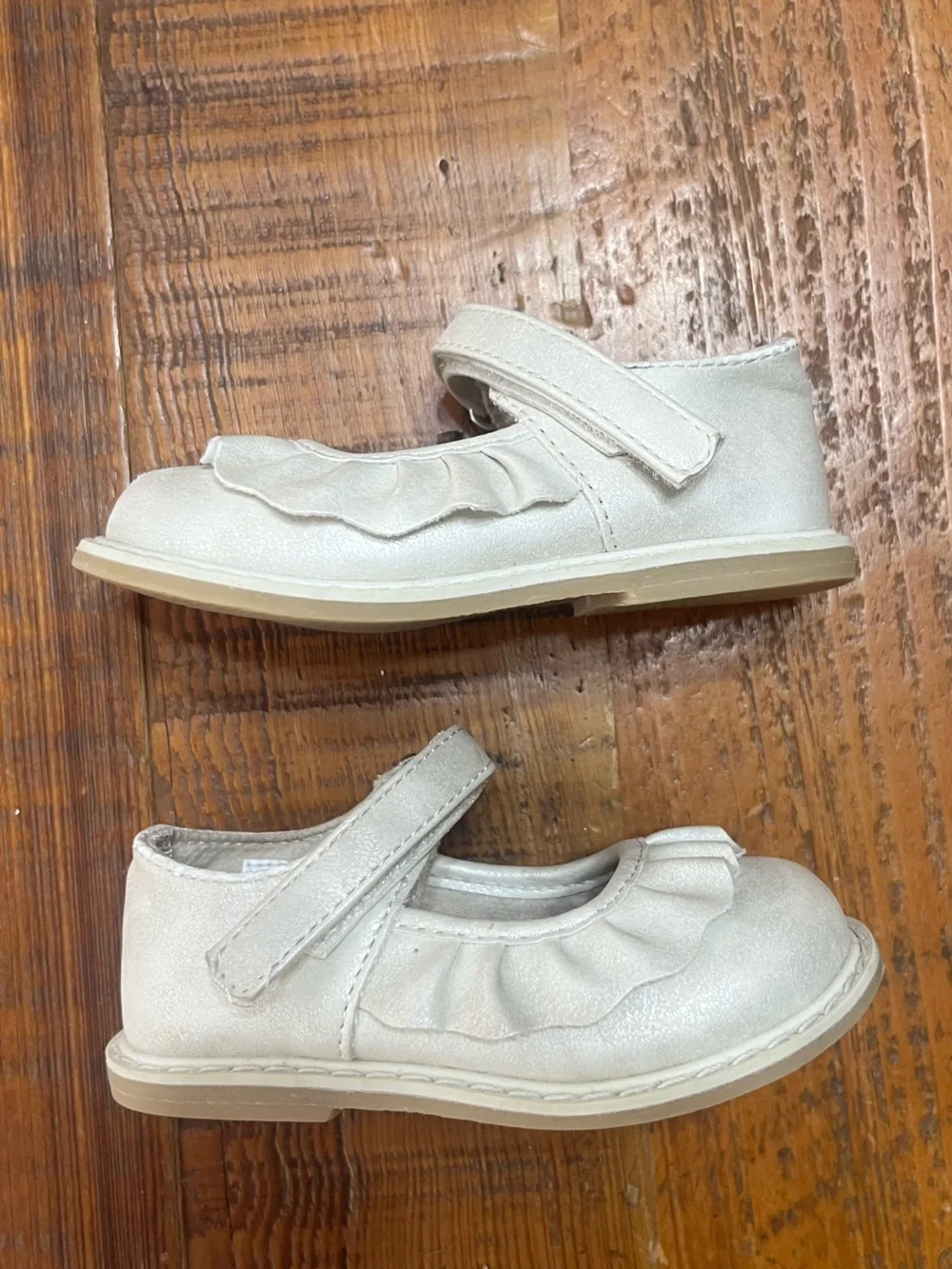 Baby Deer Kamdyn Mary Jane Ivory Shimmer Dress Shoes with Ruffle Trim Size 5